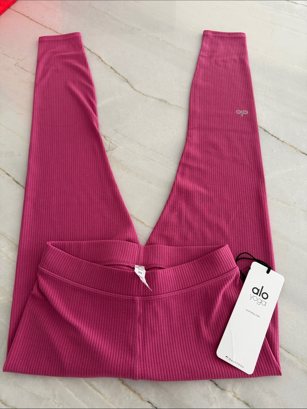 ALO Yoga Ribbed Leggings in Magenta